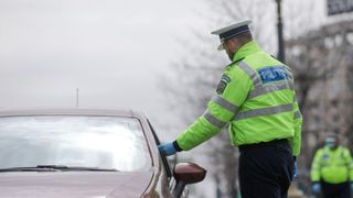 Șoferii scapă de o amendă de 1.600 de lei! Nu vor mai fi obligați să arate permisul polițistului!
