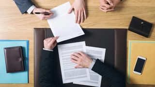 Cine moștenește mai mult &icirc;ntre frați vitregi! Cine are prioritate la succesiune și cum se &icirc;mparte averea