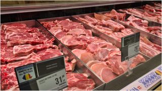 Riscuri uriașe pentru românii care cumpără carne de porc! Ce trebuie să știe cei care se pregătesc de mesele de sărbători!