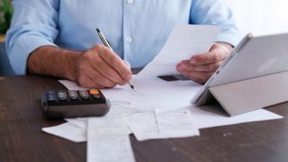 Noi reguli pentru rom&acirc;nii care moștenesc case, terenuri sau mașini! C&acirc;t costă succesiunea &icirc;n 2026