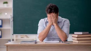 Măsură dură pentru cadrele didactice! Profesorii răm&acirc;n fără gradația de merit!