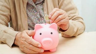 Vești bune pentru pensionari! Vor primi bani &icirc;n plus la pensiile din ianuarie 2026!