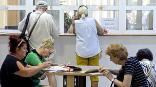 Pensionarii primesc 500 de lei &icirc;n plus &icirc;n aprilie 2026! Cine va beneficia de acești bani!