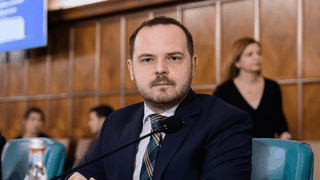 Rom&acirc;nia &icirc;ncearcă să scape de factura de 600 de milioane de euro pentru vaccinuri! Negocieri tensionate cu Pfizer!