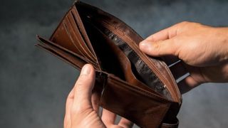 Vești proaste pentru milioane de rom&acirc;ni! Pensiile, salariile și alocațiile răm&acirc;n &icirc;nghețate &icirc;n anul 2026!