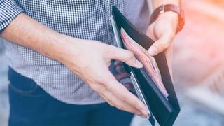 Se mărește salariul minim! C&acirc;t va fi venitul lunar de la 1 iulie 2026