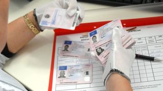 Șoferii scapă de o măsură dură! Permisul răm&acirc;ne valabil chiar dacă amenda nu e plătită &icirc;n 90 de zile!