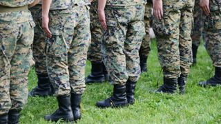 Decizie radicală! Armata obligatorie a fost reintrodusă, iar tinerii sunt chemați la instruire!