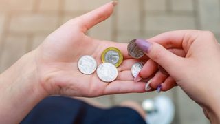 Schimbare importantă pentru rom&acirc;nii cu credite! Autoritățile anunță protecție sporită contra executărilor silite și plafonarea comisioanelor!