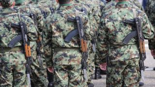 Șoc pentru tineri! Se reintroduce serviciul militar obligatoriu!