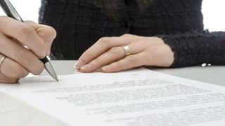 Documentul care nu trebuie semnat de către angajați! Riscă să răm&acirc;nă fără loc de muncă!