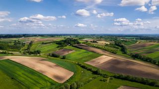 Schimbări importante pentru proprietarii de terenuri! Suprafețele neînregistrate pot fi trecute legal în acte!