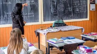 Profesorii ar putea c&acirc;știga mai mult! Ministerul Educației vine cu o schimbare majoră!