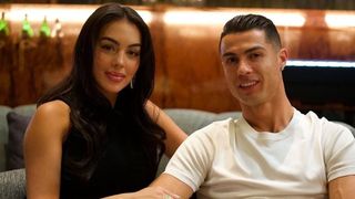 Cristiano Ronaldo și Georgina au st&acirc;rnit revoltă după ce s-au afișat pe Instagram cu mașină și bijuterii de 18 milioane de euro