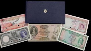 Niște bancnote vechi care au ajuns &icirc;ntr-un magazin second-hand s-au dovedit a fi extrem de rare și s-au v&acirc;ndut cu 100.000 de euro