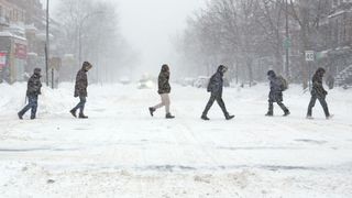 Alertă de vreme extremă în toată țara: ANM a emis cod portocaliu și galben de ninsori, viscol, vânt și polei. HĂRȚILE zonelor afectate