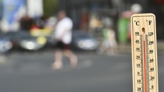 Cod roșu de caniculă &icirc;n jumătate de țară. ANM anunță temperaturi extreme și nopți tropicale. HARTA zonelor vizate