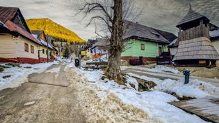 Un sat vrea să fie exclus din Patrimoniul Mondial UNESCO. Oamenii sunt exasperații de turiștii care se uită prin geam &icirc;n casele lor