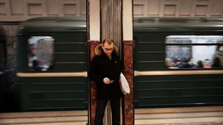 La metroul din Moscova călătorești doar dacă permiți autorităților să-ți &bdquo;inspecteze&rdquo; telefonul mobil