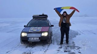 Un rom&acirc;n a ajuns &icirc;n Siberia, la -50 grade, cu o mașină veche de 26 de ani