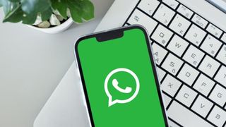 O companie din Rom&acirc;nia a primit amendă de 1.000.000 de euro după ce un angajat a șters WhatsApp de pe telefonul de serviciu