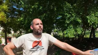 Fernando are 39 de ani și este singurul locuitor dintr-un sat din Spania. Este mulțumit, deși 200 de zile pe an nu vine nimeni aici