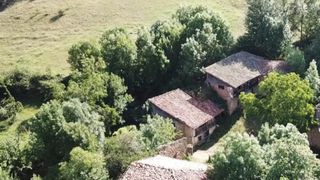 Un sat &icirc;ntreg din Spania se vinde la reduceri, cu 380.000 de euro. Are 10 case, un schit și o&nbsp;poveste interesantă
