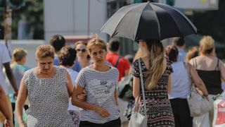 A treia zi de foc &icirc;n Rom&acirc;nia. ANM a extins codul roșu de temperaturi extreme, cu maxime de peste 40 de grade