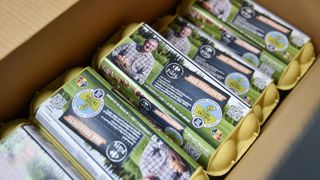 Criză de ouă în unele magazine din România. Fermierii preferă să le trimită la export. "Ne-am trezit cu oferte bune din toată lumea"