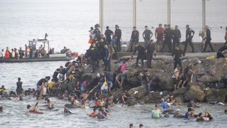 Criza din Ceuta: Italia cere ca Spania să fie dată afară din Schengen. Meloni: &bdquo;Nu vom ceda nici măcar un centimetru&rdquo;