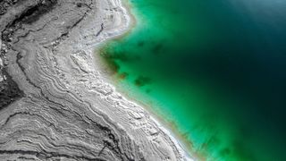 &Icirc;n inima unui deșert de sare, o mare moare accelerat: Unul dintre cele mai spectaculoase ecosisteme dispare, iar salvarea e incertă