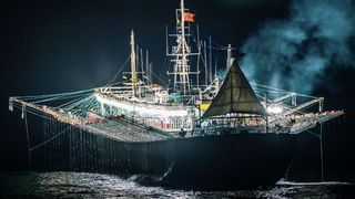 “Pescuit nebun”. O flotă a Chinei, care se vede din spaţiu, jefuieşte marea liberă. De ce traversează navele oceanele până la Mila 201