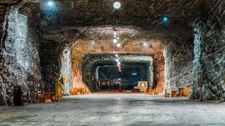 „E mai valoros ca aurul pentru industria de apărare”. Daniel Zamfir vrea să înceapă exploatarea grafitului de la Baia de Fier din 2027