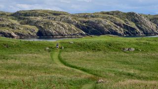 O insulă scoțiană minusculă, pitorească și nelocuită, caută un angajat pentru 6 luni, cu un salariu de 30.000 de euro