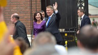 Surse: ANAF va cere luni sechestru pentru casa în care locuiesc soții Klaus și Carmen Iohannis la Sibiu