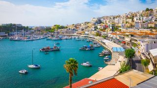 Șoc &icirc;n Grecia. O britanică care era &icirc;n vacanță a fost găsită moartă, &icirc;ntr-o valiză. Misterul este amplificat de telefonul ei mobil