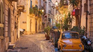Realitatea despre cumpărarea unei case de 1 euro &icirc;n Italia. Ce au descoperit străinii după ce s-au mutat &icirc;n Sicilia