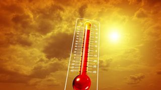 Primele coduri galbene de caniculă din 2026: Temperaturile urcă la 36 de grade &icirc;n weekend. HĂRȚILE județelor afectate