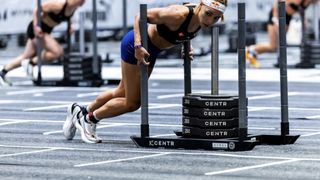 O sportivă Hyrox a avut diaree &icirc;n timpul cursei, a continuat proba şi a şi c&acirc;ştigat-o. Apoi şi-a cerut scuze: "Trebuia să aleg altfel"