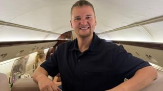 Un om de afaceri aflat &icirc;n Dubai a &icirc;nchiriat cu 170.000 de euro un avion privat ca să se &icirc;ntoarcă acasă: Dacă ai bani, nu e o problemă