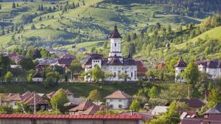 Un preot din Italia a venit cu un grup de enoriași &icirc;n Rom&acirc;nia ca să vadă cum arată țara de unde vin badantele lor