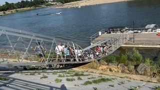 O pasarelă s-a rupt chiar la inaugurarea Portului Turistic Călărași. Un copil și doi adulți au fost răniți