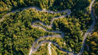 "Noul Transfăgărășan" din vestul României a intrat în lucru. Drumul spectaculos care leagă trei județe este modernizat cu bani europeni