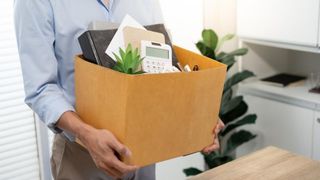 Un bărbat a fost concediat după 3 zile pentru că n-a vrut să dea m&acirc;na cu șefa lui. Acum primește compensație de 34.000 de euro