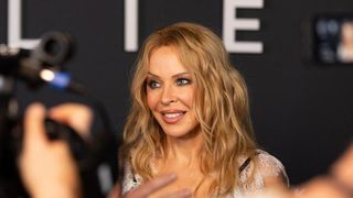 Scandal în Australia după ce premierul a spus că ar face sex cu Kylie Minogue. A fost nevoit să-și ceară scuze