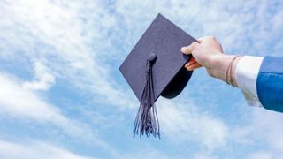 Mirela, românca ajunsă în Spania ca menajeră, a obținut titlul de doctor „cum laude” în Educație