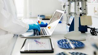O femeie din SUA s-a vindecat de cancer &icirc;n urma unei biopsii, fără niciun tratament. Explicaţia medicilor