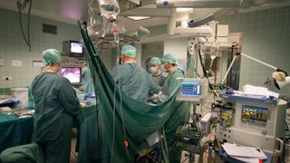 Medicii i-au scos o parte din plămân unei femei diagnosticate cu cancer. Apoi și-au dat seama că au greșit și că avea pneumonie