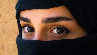 O femeie a scăpat de execuție în Iran după ce a plătit bani pentru sânge. Ce înseamnă „qisas” și „diya” și de ce se practică și acum