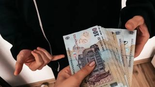 Un bărbat a împrumutat 7.500 de lei de la IFN şi s-a trezit că are de dat înapoi 68.000 de lei. Cum a ajuns Ionuț în această situație